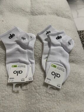 ALO Yoga Women's/Men's White Ankle Socks - 4 PK
